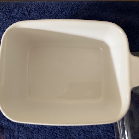 1.5 Quart Rectangular Casserole Baker with Lid - Picture 3 of 8